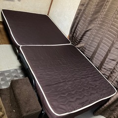 リクライニング式折りたたみベッド