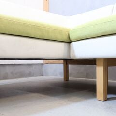 MOMO natural(モモナチュラル)のARNE LAIDBACK BENCH(アルネ レイドバック ベンチ)です。“座る”と“くつろぐ”を両立したデザインで、ダイニングソファとしてもオススメ♪の画像