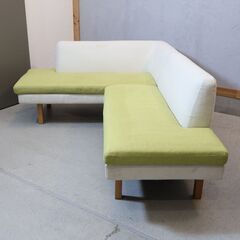 MOMO natural(モモナチュラル)のARNE LAIDBACK BENCH(アルネ レイドバック ベンチ)です。“座る”と“くつろぐ”を両立したデザインで、ダイニングソファとしてもオススメ♪の画像