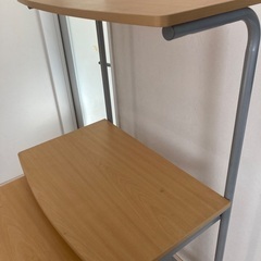 パソコンデスクの画像