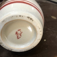 古い綺麗な花瓶ですの画像