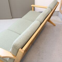 unico(ウニコ)のVISKA(ヴィスカ) カバーリングソファ 3シーター ナチュラルカラーです。北欧スタイルのレトロなデザインはナチュラルテイストなお部屋におススメのオシャレなトリプルソファー♪の画像