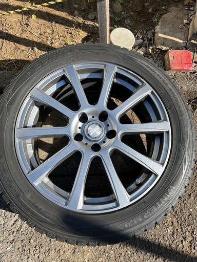 アルファードアルミスタッドレスタイヤ付