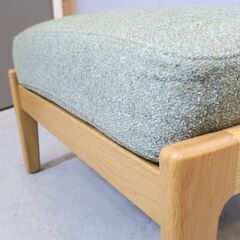 unico(ウニコ)のVISKA(ヴィスカ) オットマン/ナチュラルです。オーク無垢材フレームにグリーンカラーが優しい印象のスツール。北欧スタイルやヴィンテージテイストなどにオススメです♪の画像