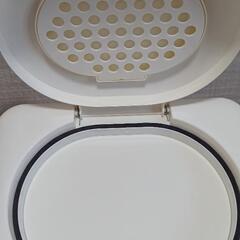 蓋付きゴミ箱の画像