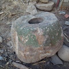 手水鉢　水入れ　庭石の画像