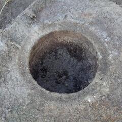 手水鉢　水入れ　庭石の画像