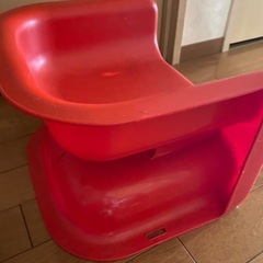 子ども椅子　可愛い赤色　軽量　無料の画像