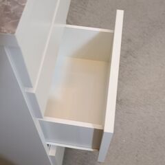 Granite(グラニト)キャスター付き間仕切りワゴンです。傷や汚れに強いメラミン天板がキッチンの作業台やダイニングのサブテーブルとしても活躍する引き出し収納です♪の画像