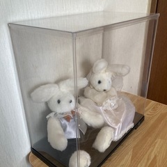 ケース付き うさぎぬいぐるみ ペア ウェディング衣装の画像