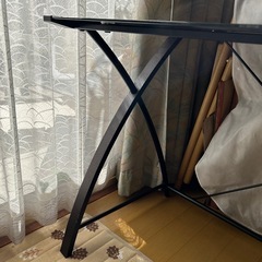 ニトリ　ガラス天板デスクの画像