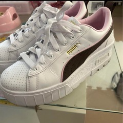 PUMA厚底スニーカー
