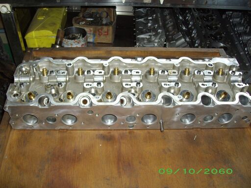 メルセデス―ベンツ103エンジンシリンダーヘツト販売124-126-107他