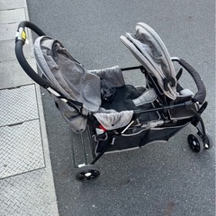 双子用ベビーカーの画像