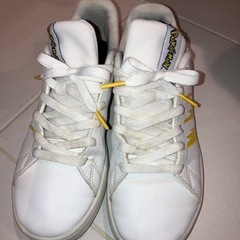 ポケモンadidasコラボ スニーカー　ピカチュウの画像
