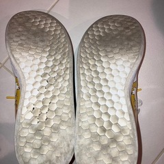 ポケモンadidasコラボ スニーカー　ピカチュウの画像