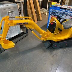 マイクロショベル ユンボ　コマツPC01 乗れる車のおもちゃ サウンド ヘルメット付の画像