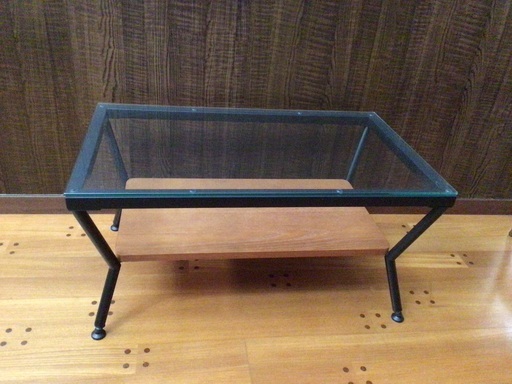 オシャレでシンプルなガラステーブル