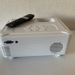 Pericat プロジェクター 本体　小型 ほぼ未使用品に近いの画像