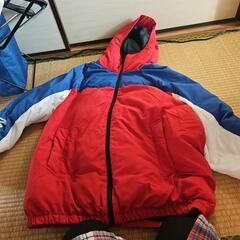 青と赤のジャンバー