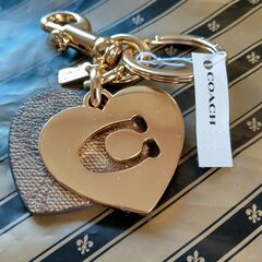【新品】COACHコーチシグネチャーハートキーリングの画像