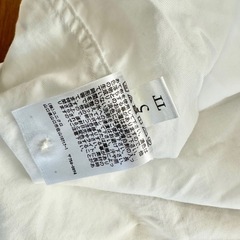 【UNIQLO：長袖白シャツ】の画像