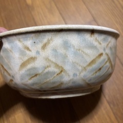 ⑩柔らかな色合いの中鉢　作家物　窯印あり　