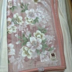 京都西川　アクリル 花柄 毛布 140x200cm 中古品