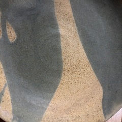 ⑧デザイン違いのペア　陶器　中皿　作家物　窯印あり　の画像