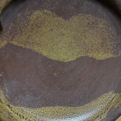 ④二重高台の焼締　陶器　作家物　大皿　窯印ありの画像