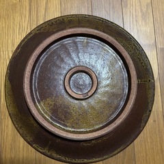 ④二重高台の焼締　陶器　作家物　大皿　窯印ありの画像
