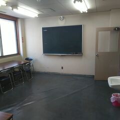 レンタルスペース　料金：１時間３００円　貸し会議室（楽器練習ＯＫ・サークル活動等）サロン（最新カラオケ完備：無料）全室無料Wi-Fi使えます。の画像