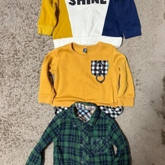 子ども服90と95 裏起毛トレーナーとリバーシブルシャツ