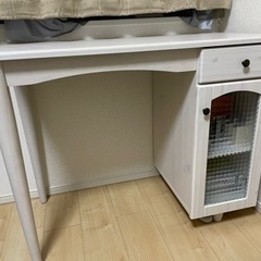 ニトリ　仕事机　学習机　パソコンデスク　白　