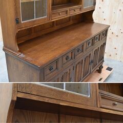 【ヤ取3/14終了】≪yt1713ジ≫ ヴィンテージ家具 英国アンティーク調 サイドボード ステンドグラス カップボード/食器棚/キャビネット/ブルージュ？ 61205-10の画像