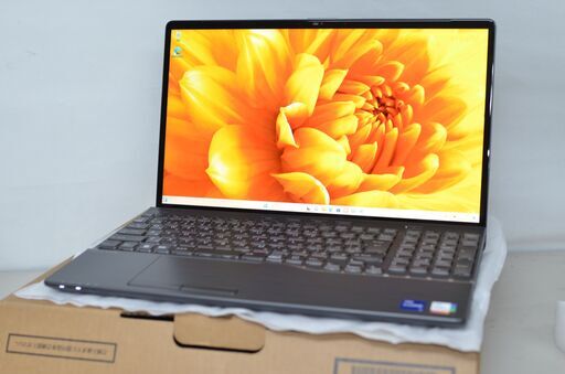 開封ほぼ未使用 ノートパソコン 富士通 AH77/H2 Windows11 core i7-1260P SSD512GB メモリ16GB ブルーレイ搭載 2024年製品