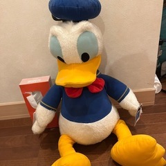 巨大ドナルドぬいぐるみ