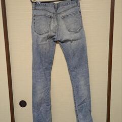 メンズ　UNIQLOダメージ加工デニムパンツの画像