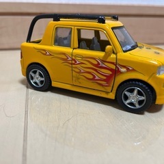 黄色の炎デザインミニカー
の画像