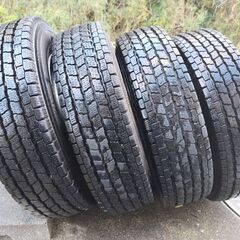 軽貨物車用スタッドレスタイヤ＋スチールホイール４本の画像