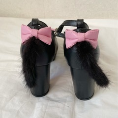 黒 リボン しっぽ パンプス ハイヒールの画像
