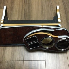 18マジェスタ　助手席ウッドテーブル