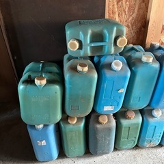 ポリ缶　灯油容器　19個　全て引き取りのみ　あげますの画像