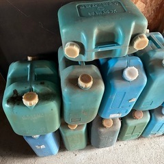ポリ缶　灯油容器　19個　全て引き取りのみ　あげますの画像