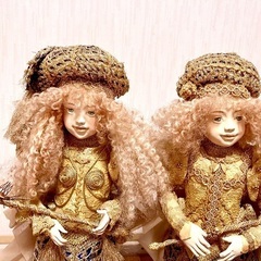 カールのきいたヘアーが可愛いですよの画像