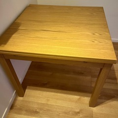 IKEA伸びるダイニングテーブルセットの画像