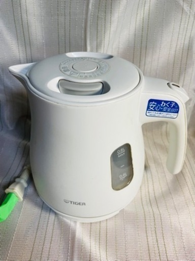 2020年製 TIGER 電気ケトル 0.8L PCM-A080