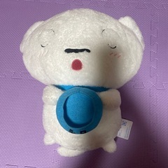 シロのお皿持ってるちょいでかぬいぐるみ