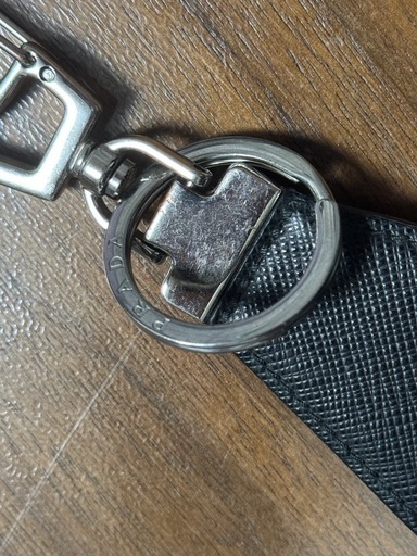PRADA サフィアーノレザーキーホルダー ブラック