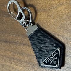 PRADA サフィアーノレザーキーホルダー ブラック
